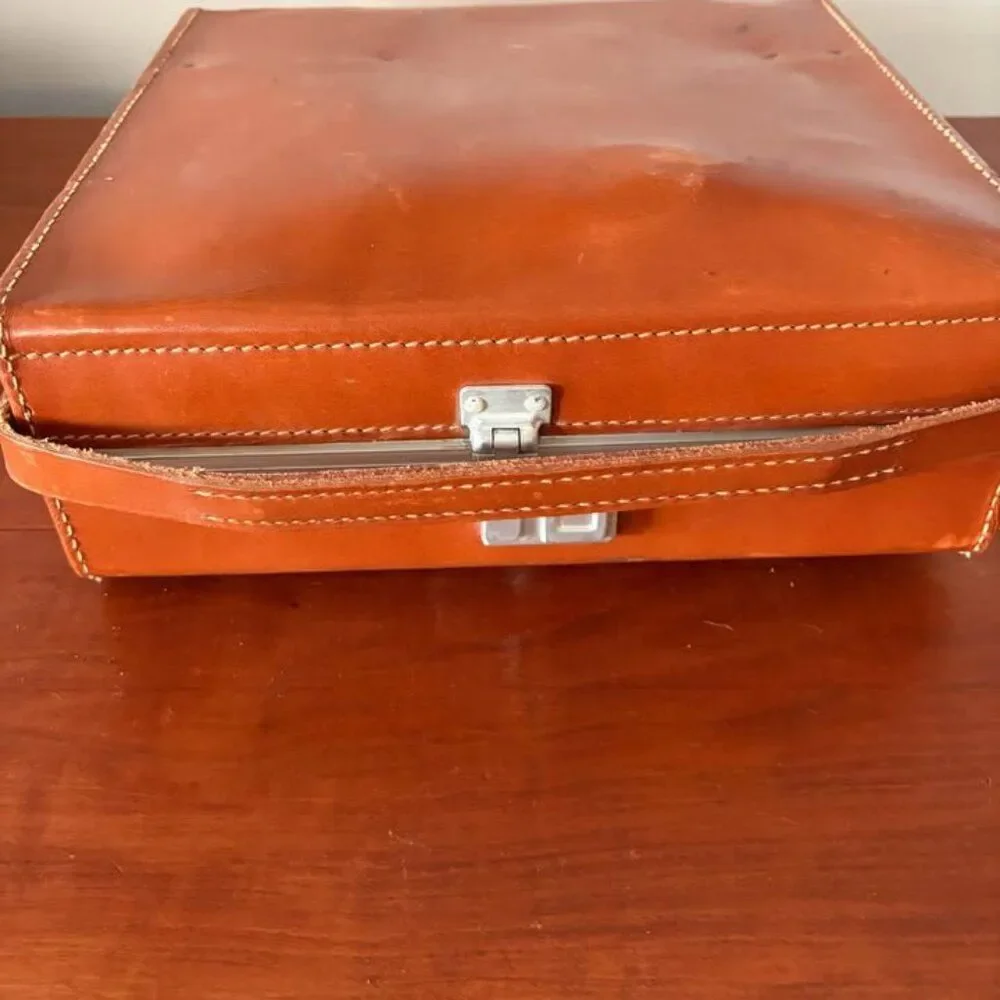 Vintage Polaroid Camera Set w Leather Case